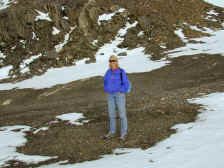 Pam tries to keep warm at 10,000 feet.JPG (145358 bytes)