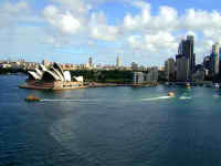 Sydney Harbour from bridge.JPG (79764 bytes)