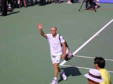 Agassi leaves victor.JPG (61880 bytes)