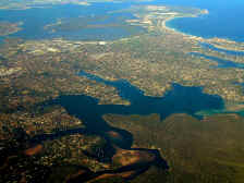 looking down on Sydney.JPG (92499 bytes)