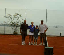 tennis in Stresa.JPG (118200 bytes)